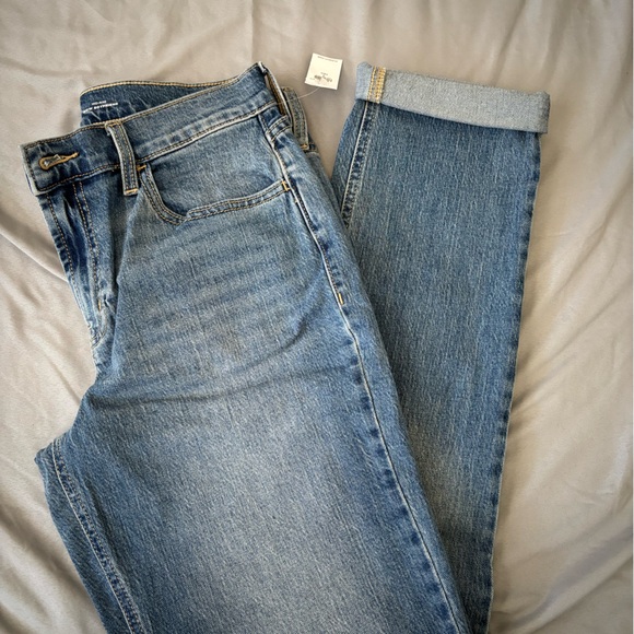 Old Navy Women’s Light Blue Straight-Leg Jeans - Picture 5 of 7